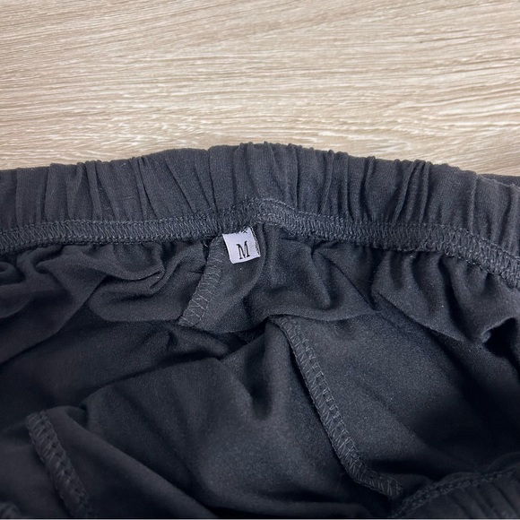 Black W shorts - Picture 7 of 9